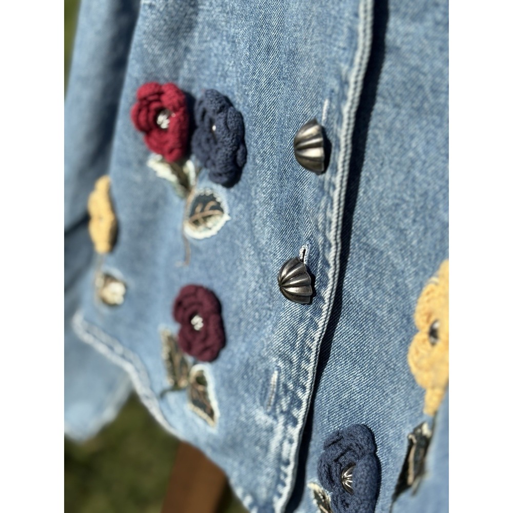 Vtg Blue Jean Denim Jacket with Floral Embroidery Size M Boho Hippie Buttons - Picture 3 of 14